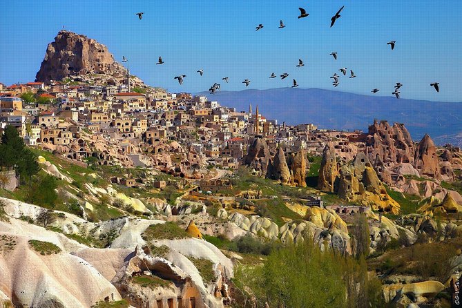 2 Days Cappadocia Tour From Istanbul - Hotel in Göreme, breakfast timing, and where dinner comes from