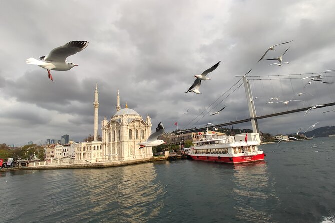 2-Hour Bosphorus Cruise in Istanbul with Guide - Why 5:30 pm on the Bosphorus is such good timing