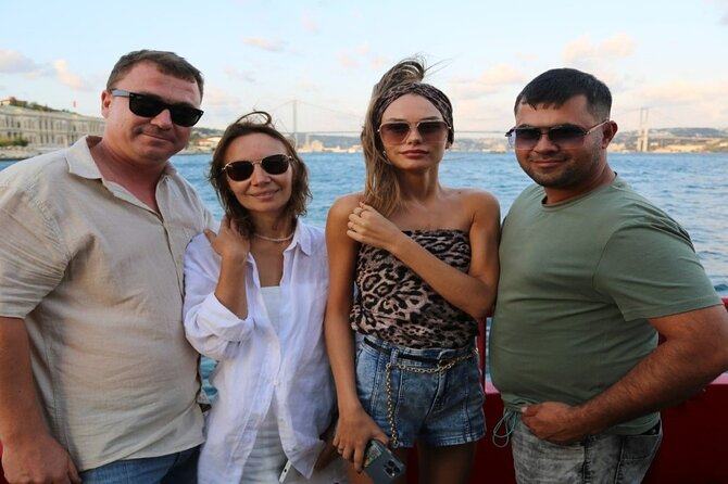 2 Hours Bosphorus Cruise Boat Tour in Istanbul - What you get included: tea and WiFi are not just freebies