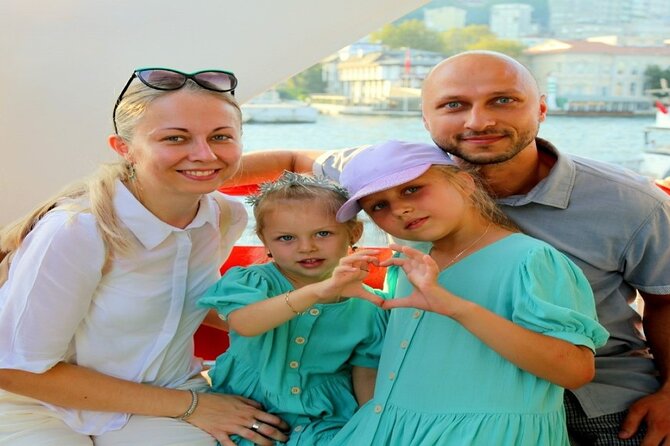 2 Hours Bosphorus Cruise Boat Tour in Istanbul - Asian side views: fortress, imperial palace, and iconic city silhouettes
