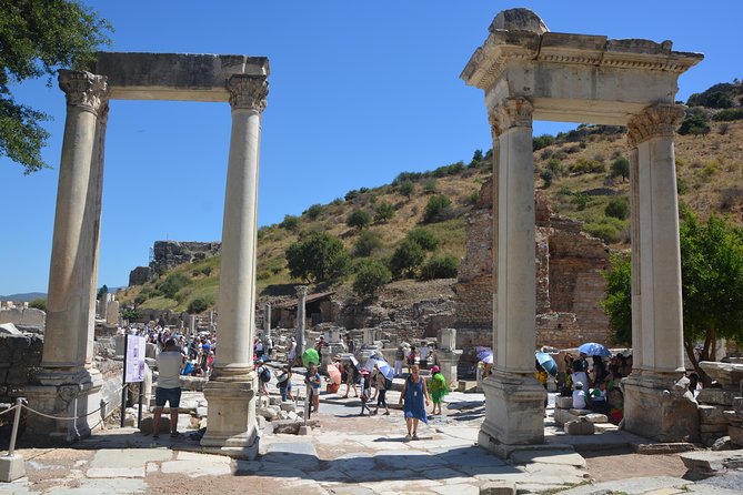 3-Hour Private Ephesus, Terrace Houses, Cruiser Only - Lunch in the Countryside and the Reality of Shopping Stops