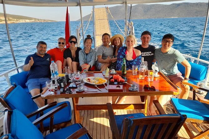 3-Hour Private Sunset Boat Tour With Dinner in Bodrum - The sunset timing: how to get the photos and the calm moments