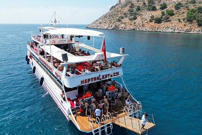 Alanya Boat Trip w/Unlimited Drinks & Lunch (Free Hotel Transfer) - Onboard Comfort: A/C, Levels, and Where to Watch the World Go By