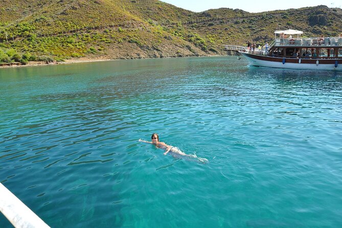 Alanya Catamaran Boat Trip incl. Lunch and drinks - Lunch and drinks: the “no packing” win