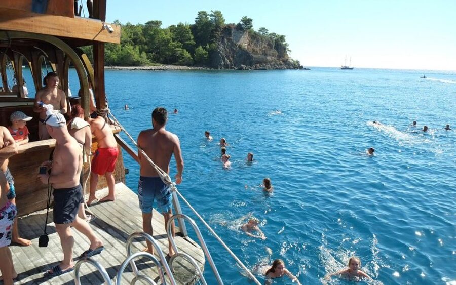 Alanya: Catamaran Boat Trip with Swim Stops and Sunbathing - Swim Breaks That Actually Break Up the Day