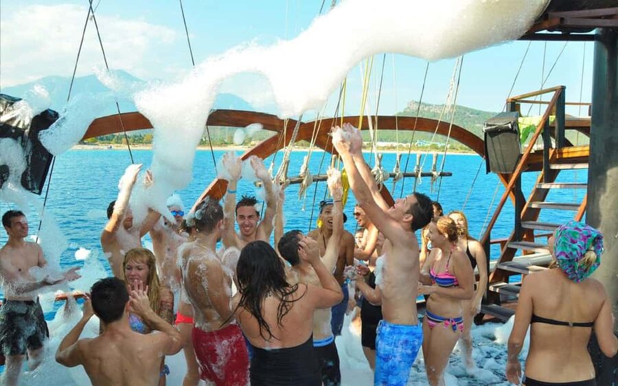 Alanya: Luxury Mega Pirate Boat W/ Lunch, Drinks & Transfer - Onboard Setup: Comfort, Cleanliness, and the Crew Vibe