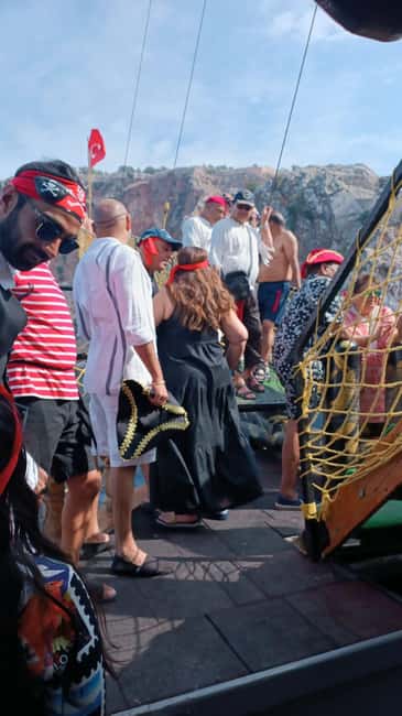 Alanya: Luxury Pirate Boat with Lunch & Unlimited Drinks - Swim stops in crystal water, with showers after