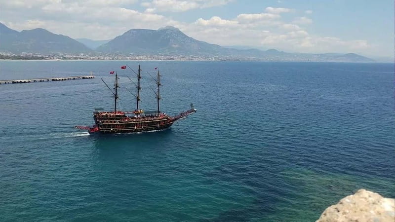Alanya: Pirate Boat Party with Foam, Disco, Lunch & Drinks - Key highlights at a glance