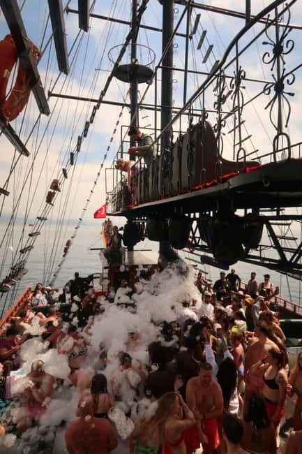Alanya: Pirate Boat Party with Foam, Disco, Lunch & Drinks - Lunch of grilled chicken and spaghetti, plus unlimited soft drinks