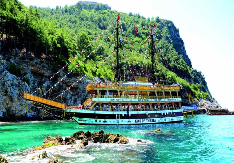 Alanya: Pirates Boat Trip with Lunch and Hotel Pickup - Hotel pickup and pirate boarding in Alanya