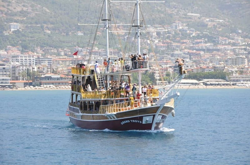 Alanya Relax Boat Tour with Caretta and Dolphin View - A Relaxed Pirate Boat Day That Actually Feels Relaxed