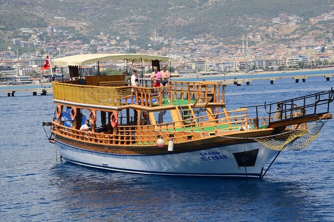 Alanya Relaxing Boat Tour with Lunch, Soft Drinks & Transfer - How the Alanya Harbor-to-Sea Route Creates a True Relaxing Day