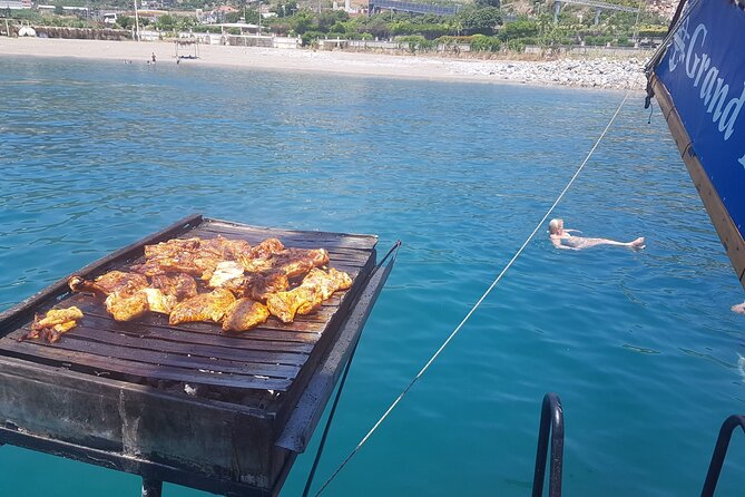Alanya Relaxing Boat Tour with Lunch, Soft Drinks & Transfer - Stop-by-stop: What You’ll Do at Each Part of the Route