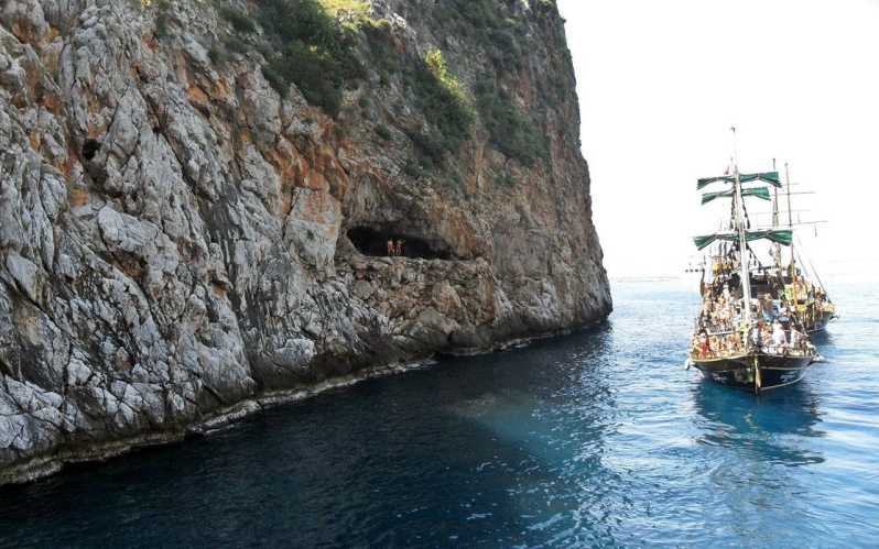 Alanya Relaxing Family Boat Tour Without Foam And Loud Music - Family-Friendly Comfort, Helpful Crew, and a Calm Atmosphere