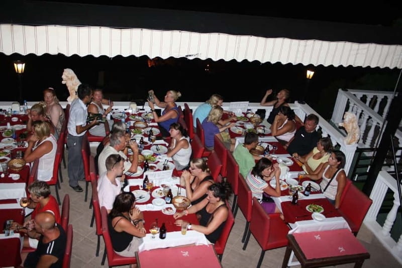 Alanya: Sunset Night Safari with Boat Trip with Dinner - Damlatas Caves and Kızılkule, plus the castle-area vibe