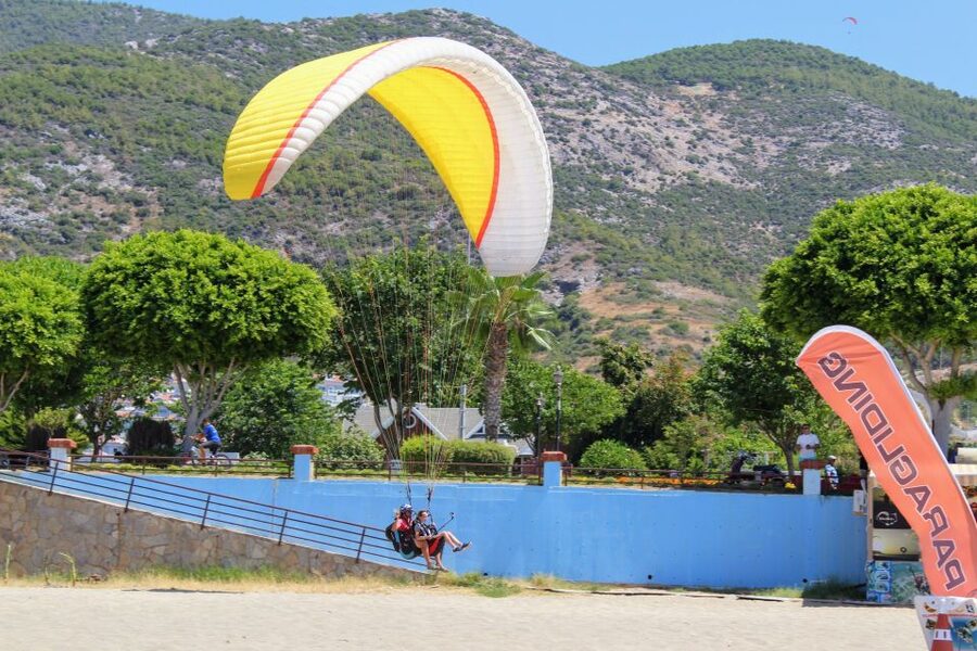 Alanya: Tandem Paragliding Experience Over Cleopatra Beach - Language support and communication you can count on