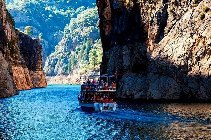 Antalya: Green Canyon Boat Trip with Lunch and Drinks - Lakeside lunch with local dishes and soft drinks