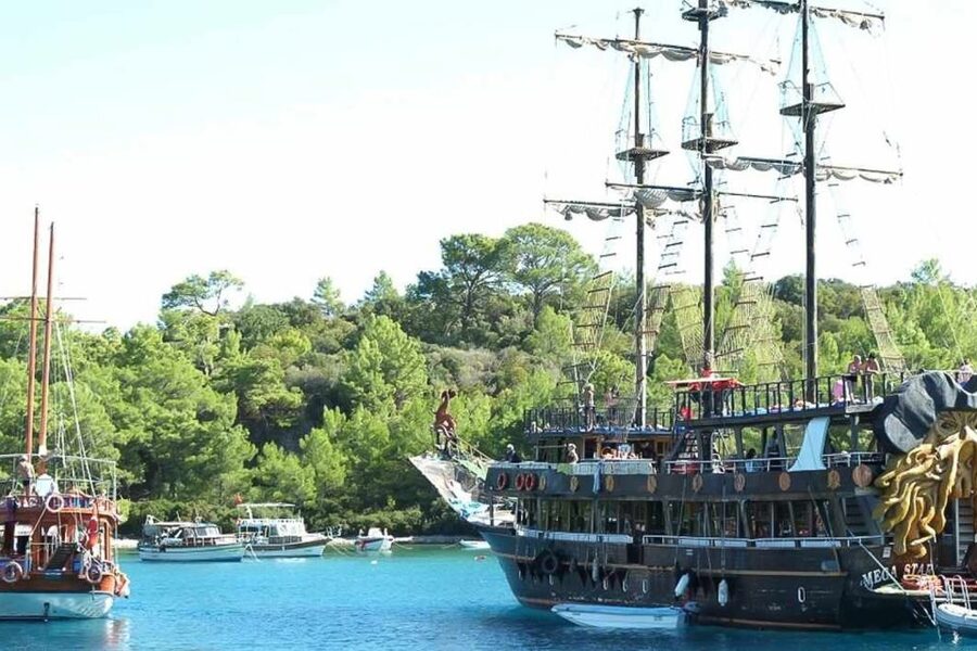 Antalya/Kemer: Pirate Party Boat Trip w/Lunch incl. Transfer - How the boat cruise works between stops
