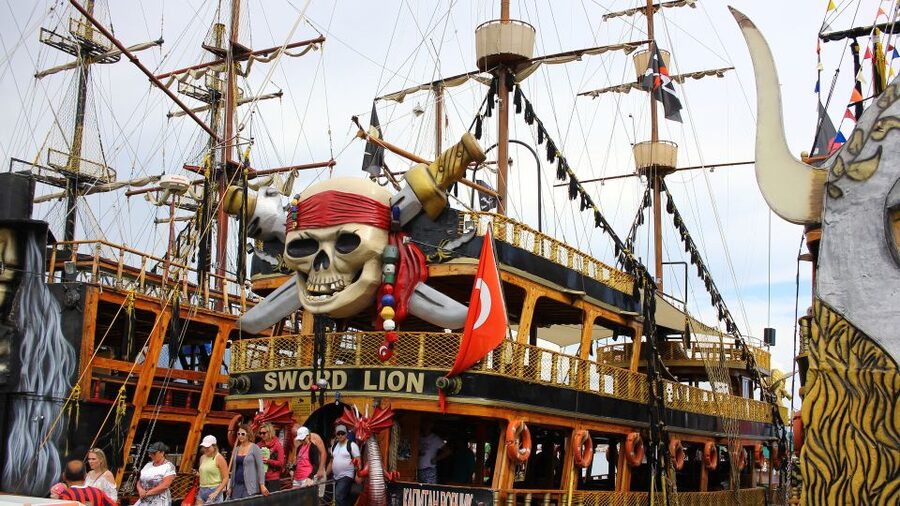 Antalya/Kemer: Pirate Party Boat Trip w/Lunch incl. Transfer - After-lunch sail: Paradise Island or Mehmet Ali Bükü