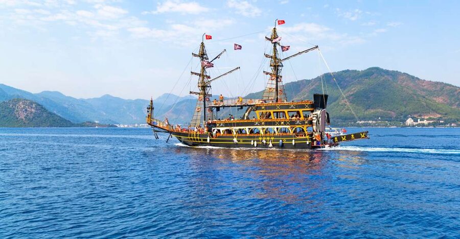 Antalya/Kemer: Pirate Party Boat Trip w/Lunch incl. Transfer - Lunch on board: the included BBQ and what to watch for