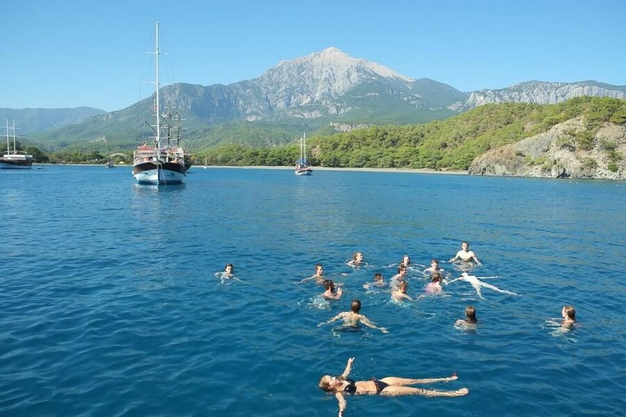 Antalya/Kemer: Pirate Party Boat Trip w/Lunch incl. Transfer - Pirate-party vibe: music, crew energy, and family-friendly fun