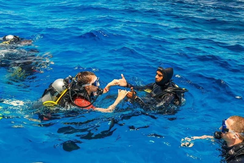 Antalya/Kemer: Scuba Diving Experience with 2 Dives & Lunch - Between sessions in Kiris: lunch on the boat and breathing-room time