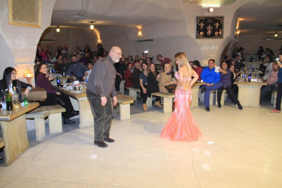 Avanos: Turkish Music and Dance Show with Dinner & Drinks - Before the first performance: mezes, wine or beer, and getting comfortable