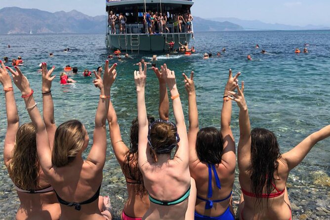Big Boss – Adults Only Boat Trip (16+) - Paradise Island: Last Swim Break, Fish Farms, and Lots of Beach Time