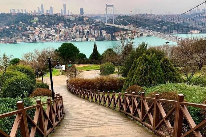 Bosphorus Cruise Tour Istanbul - Guide, languages, and audio: what to expect when you want more commentary