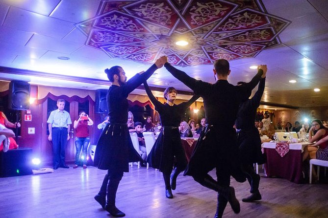 Bosphorus Dinner Cruise & Entertaintment & Private Table & Wi-Fi - Dinner and open bar: how the meal experience really feels