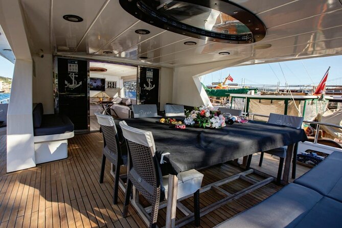 Bosphorus Night Cruise on Luxury Yacht - Why a Bosphorus Night Cruise makes Istanbul click