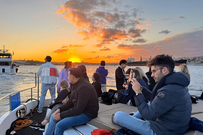 Budget Evening Cruise: Dinner, Live Shows & Party - Üsküdar and Beylerbeyi Palace: summer resort to state guest house