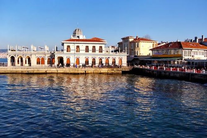 Buyukada Princes’ Island Guided Day Tour with lunch from Istanbul - From the water: Topkapi Palace and Kız Kulesi views