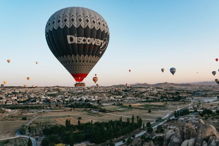 Cappadocia: Goreme Hot Air Balloon Flight at Sunrise - Up in the basket: shared group dynamics that work
