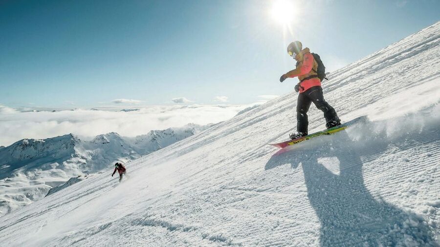 Cappadocia: Mount Erciyes Skiing and Snowboarding Tour - Choosing your track: beginner learning zone vs cable car runs