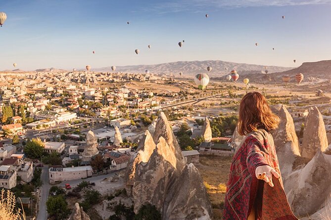 Cappadocia Sunrise Hot Air Balloon Watching Tour With Audio Guide - Stop 1: Aydin Kiragan Tepesi and the lift-off moment