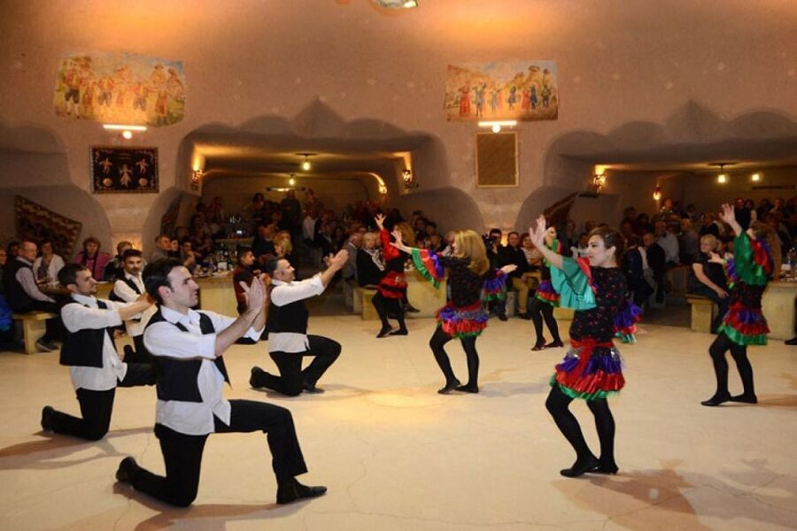 Cappadocia: Traditional Turkish Performance Night with Drink - Drinks, Refills, and How the Bar Changes the Night