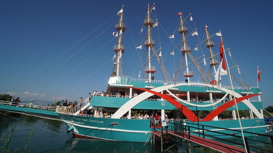 City of Side: Boat Tour on the Manavgat River w/ Bazaar Trip - The great mosque visit: a respectful, real-stop kind of moment