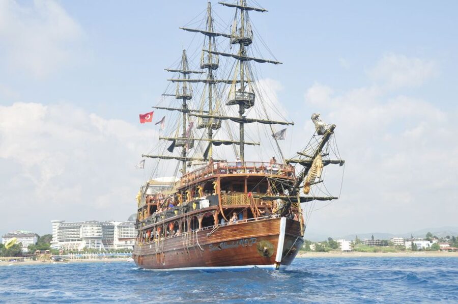 City of Side: Manavgat River Boat Lunch Cruise & Bazaar Tour - Who this tour fits best