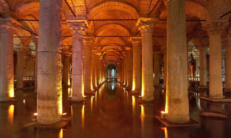 Combo: Hagia Sophia+Basilica Cistern Optional Topkapi Palace - The Blue Mosque with Audio: Free Entry, Real-World Dress Rules
