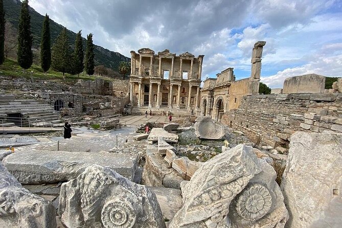CRUISERS ONLY: Best of Ephesus Tours from Kusadasi Cruise Port - Kusadasi Castle and port-area breathing room