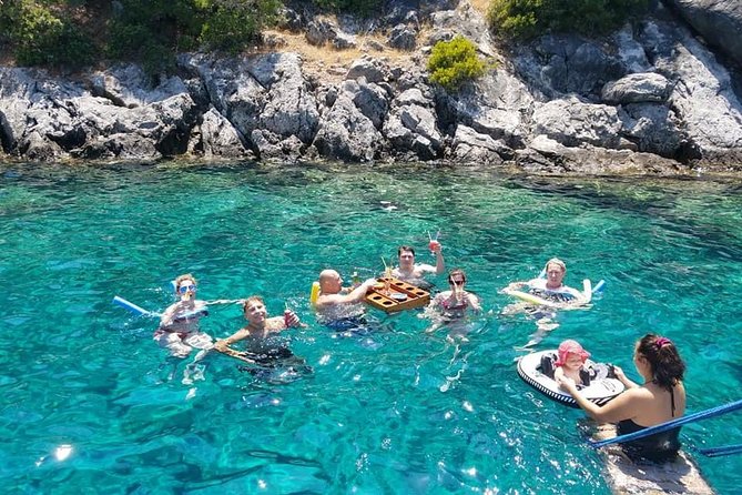 Daily Boat Trip - Lunch, snacks, and tea time: what is actually included