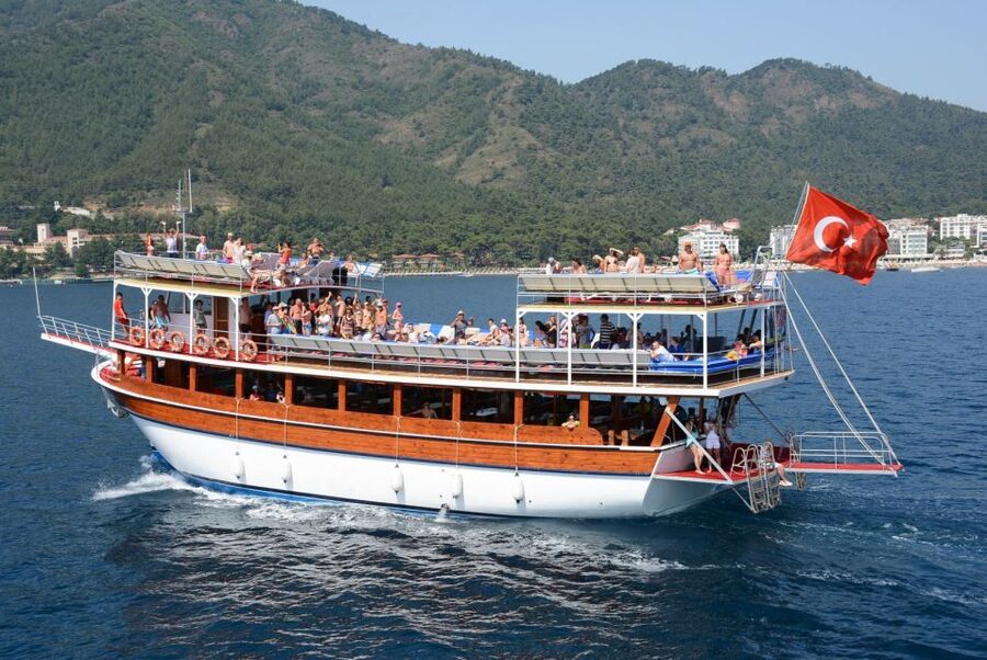 Didim/Altinkum: Lazy Day Boat Trip w/BBQ Lunch - Getting to the Boat: How the Altinkum Port Works
