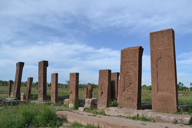 Eastern Turkey 12-Day Sightseeing Tour from Trabzon - Day 6: Nemrut Golu crater lakes, picnic time, and Ahlat tombstone fields