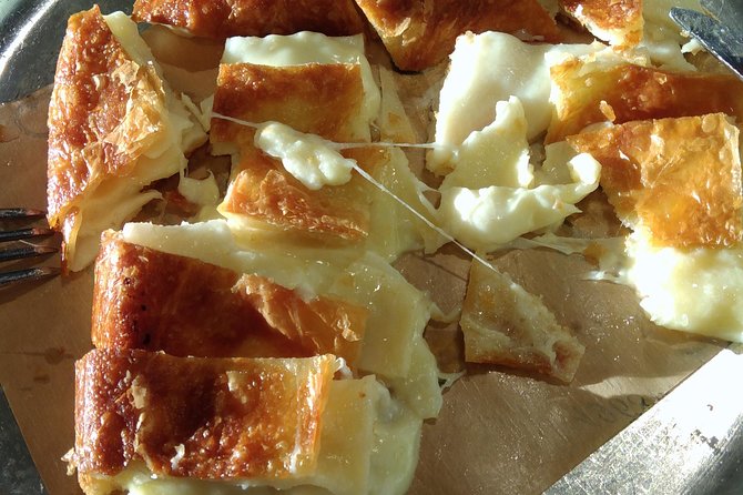 Eating Like a Local: Learn About Diverse Culinary Culture of Turkey - Dessert finale in Kadikoy: baklava and Turkish tea