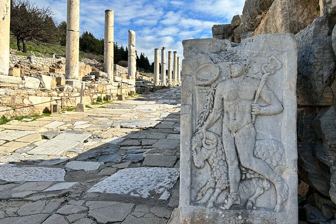 Ephesus and Virgin Mary Tour with Skip the Line, Lunch incl. - Kuşadası, Selçuk, and the sea: the drive-by cultural bonus