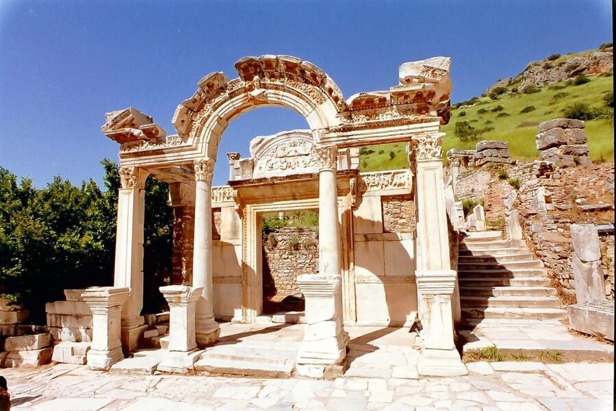 Ephesus: House of Virgin Marry & Artemis w Lunch & Ticket - Why Ephesus plus the Mary House plus Artemis is a smart one-day mix