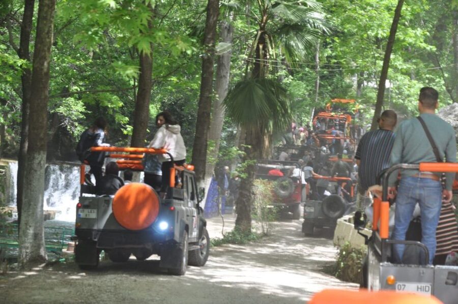 From Alanya: Jeep Safari Tour with Lunch at Dim River - Taurus Mountains photo stop: views without turning it into a photoshoot marathon