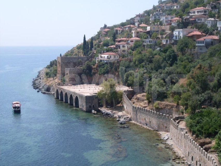 From City of Side: Alanya Guided Tour with Boat Trip & Lunch - The 1.5-hour free time in Alanya: how to use it wisely
