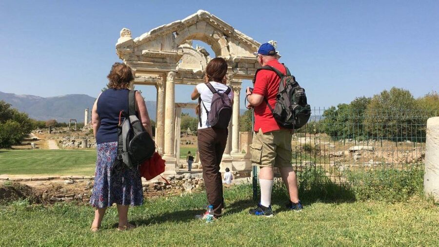 From Izmir: Ephesus, Mary's House Tour with Tickets + Lunch - Temple of Artemis Stop: A Seven Wonders Photo Stop with Guided Context